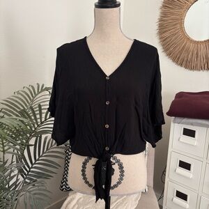 🪴$5/25🪴 black flowy short sleeve tie front button down blouse top medium